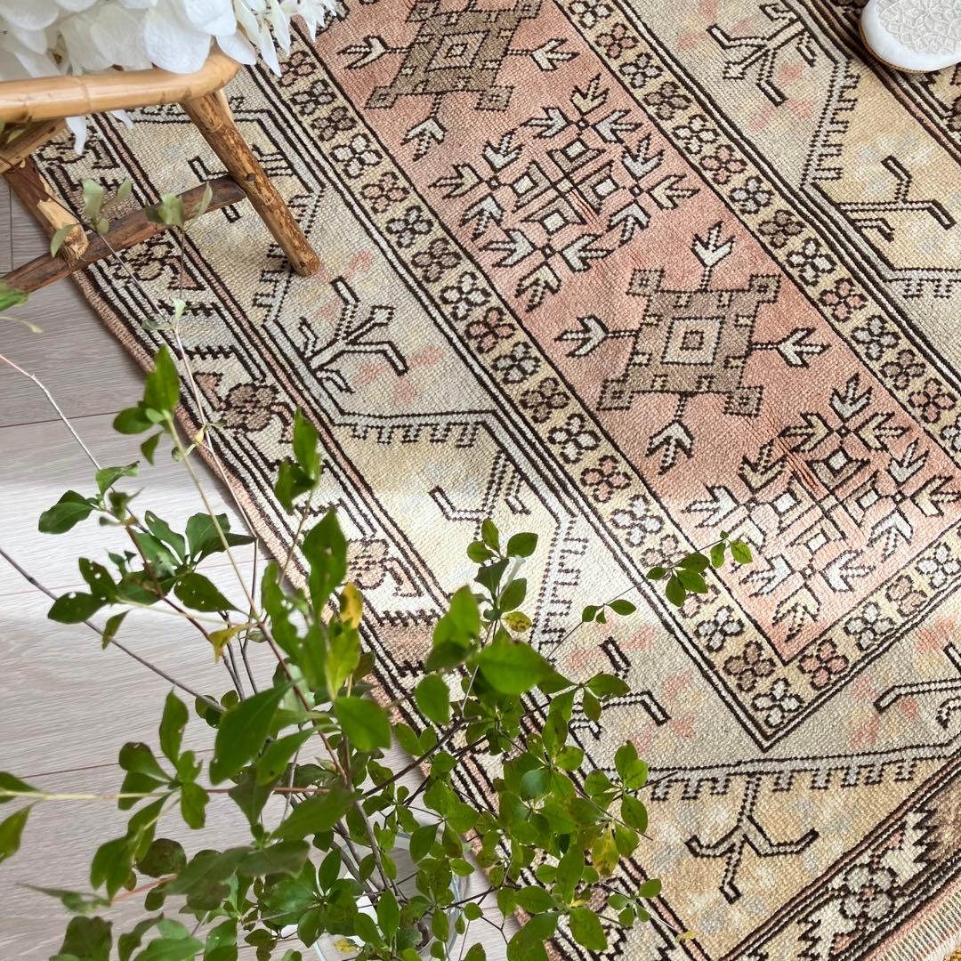 アールデコ調　81×131✳︎直線　くすみピンク　ベージュ　トルコヴィンテージラグ