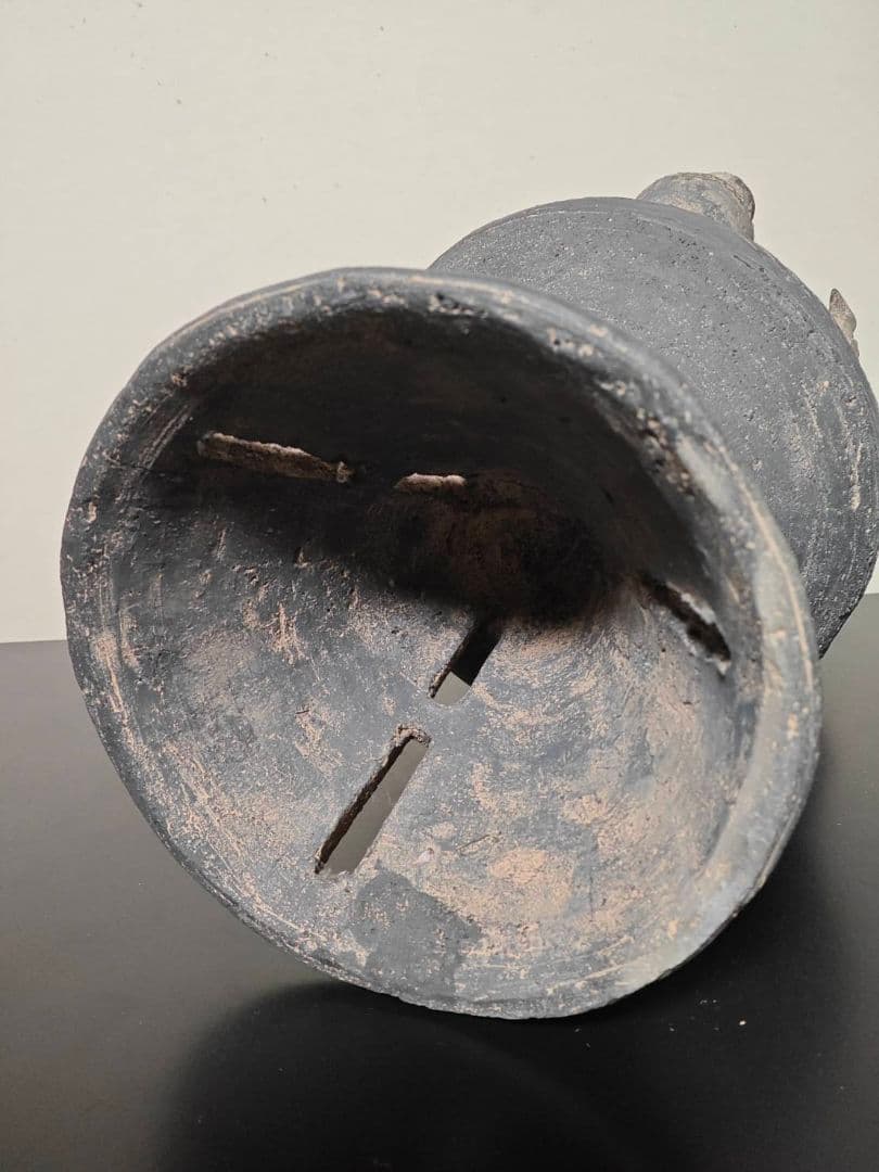 須恵器　装飾付き子持ち台付壺