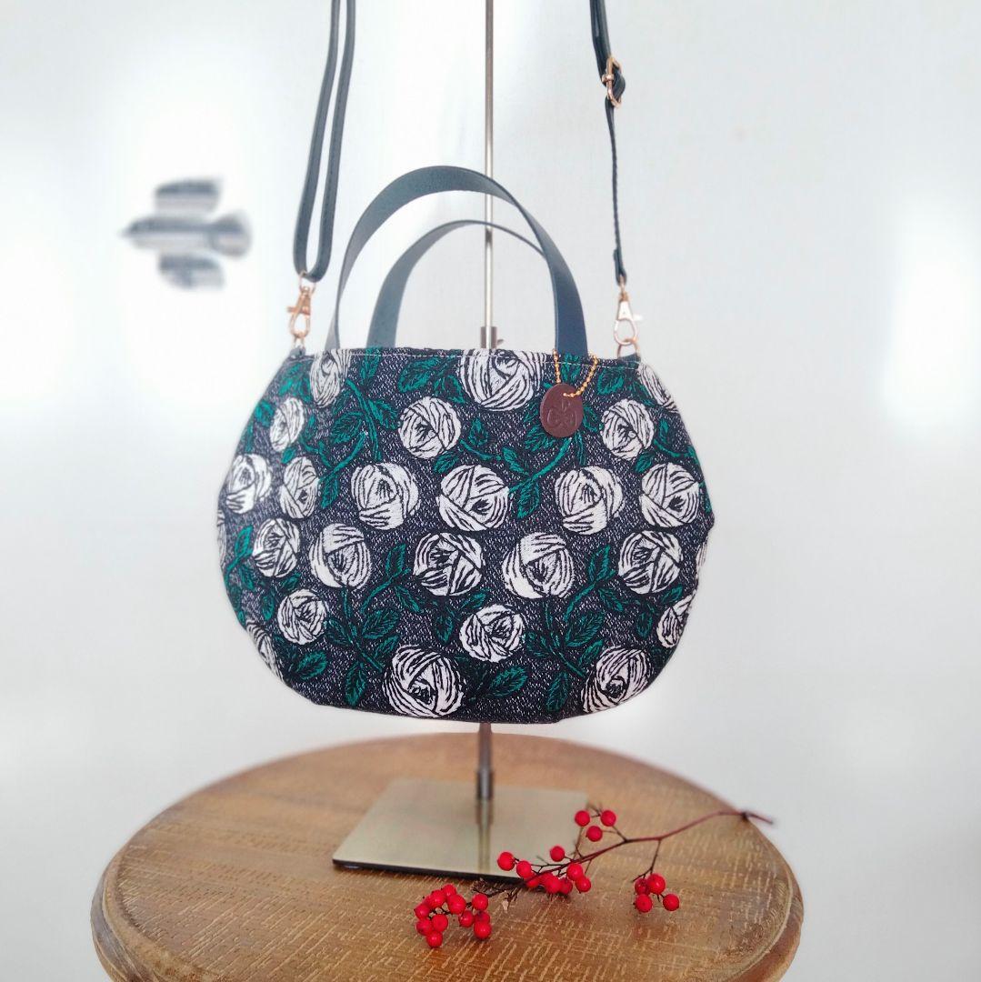 ミナペルホネン 両面楽しめる『丸みを帯びた2way バッグ』М