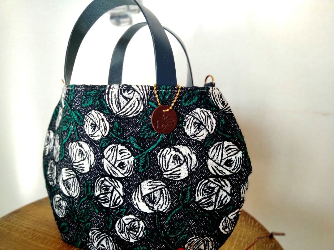 ミナペルホネン 両面楽しめる『丸みを帯びた2way バッグ』М