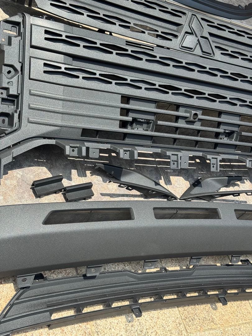 ① デリカd5 グリル　リア　ロアバンパー　フルセット　ラプターライナー塗装