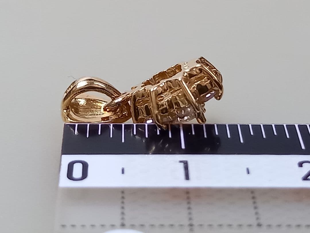 K18　ペンダント　18金　ダイヤモンド　0.48カラット