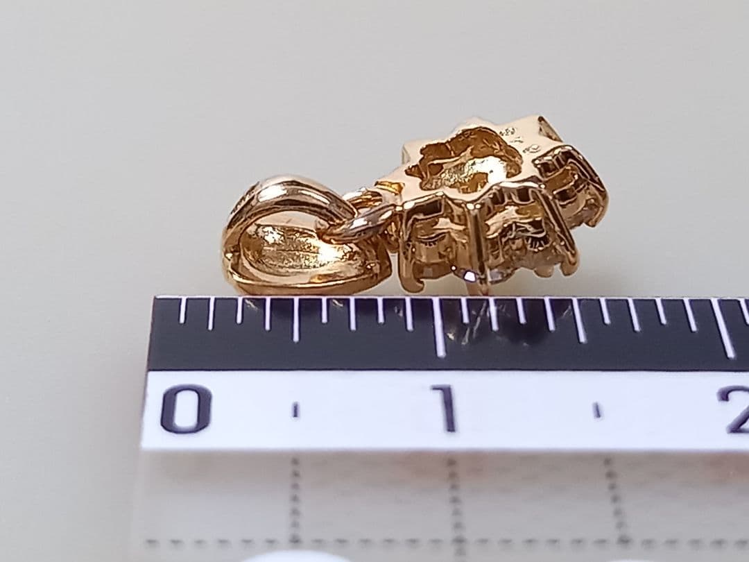 K18　ペンダント　18金　ダイヤモンド　0.48カラット