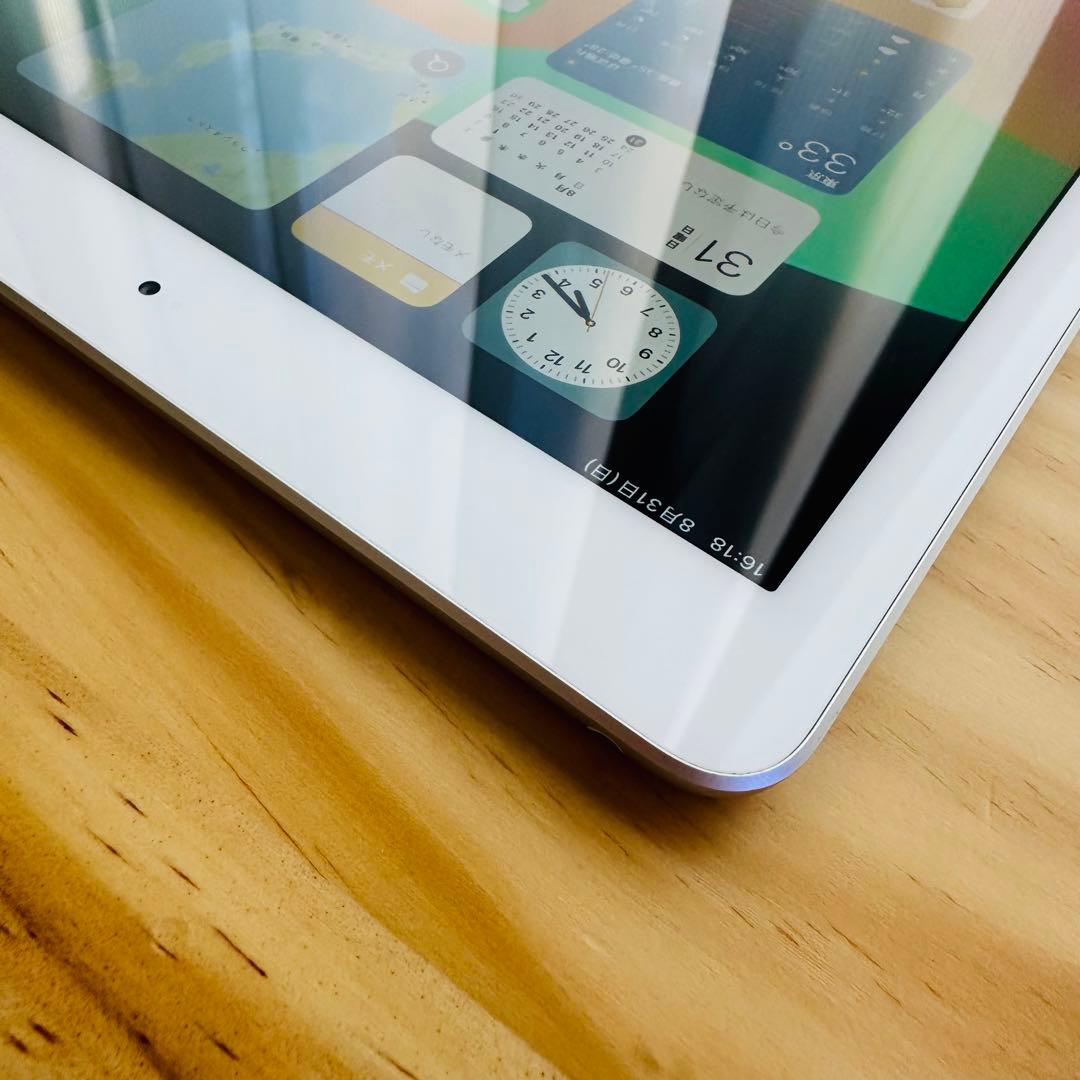 液晶無傷♪ iPad 6th 第六世代 32GB WIFI 新品キーボード付き♪