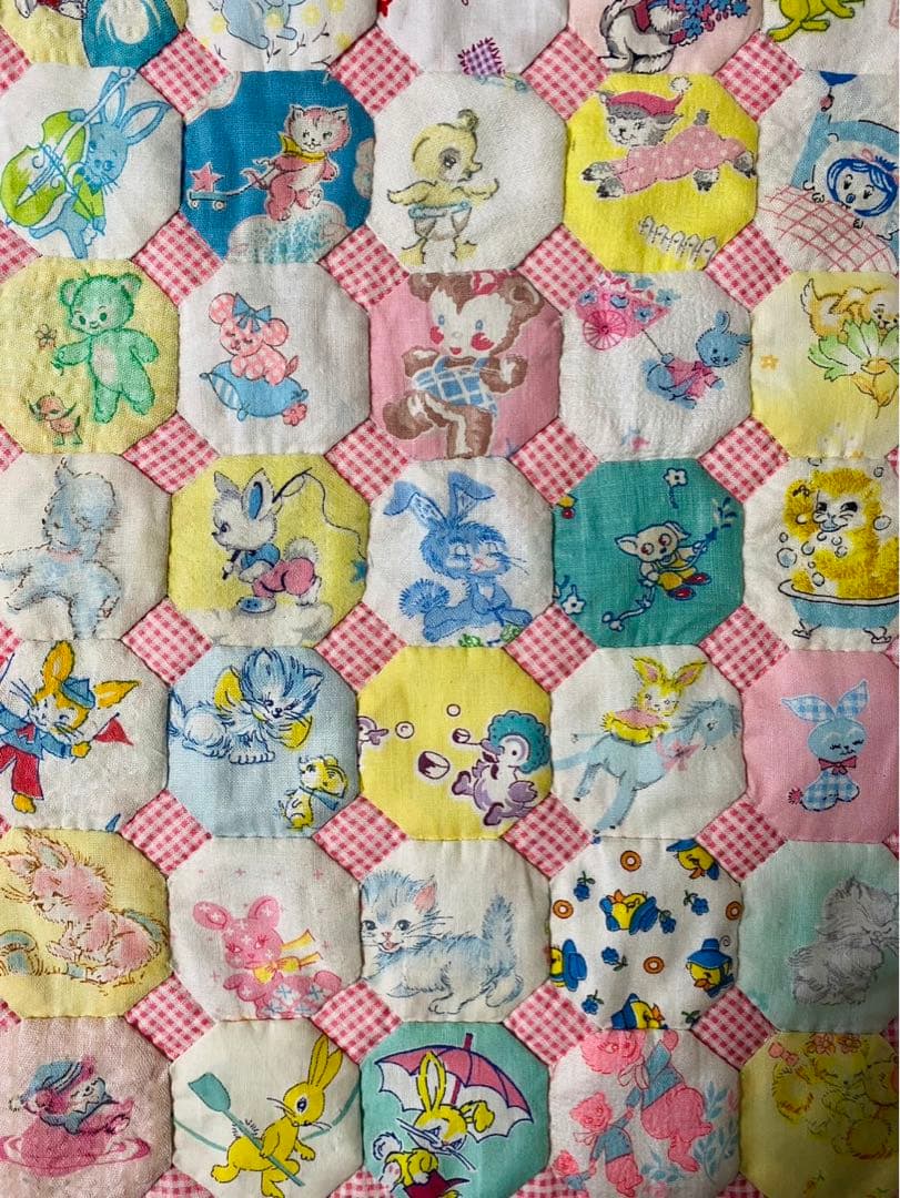 パッチワークキルト　ビンテージアニマルのオクタゴンのキルト