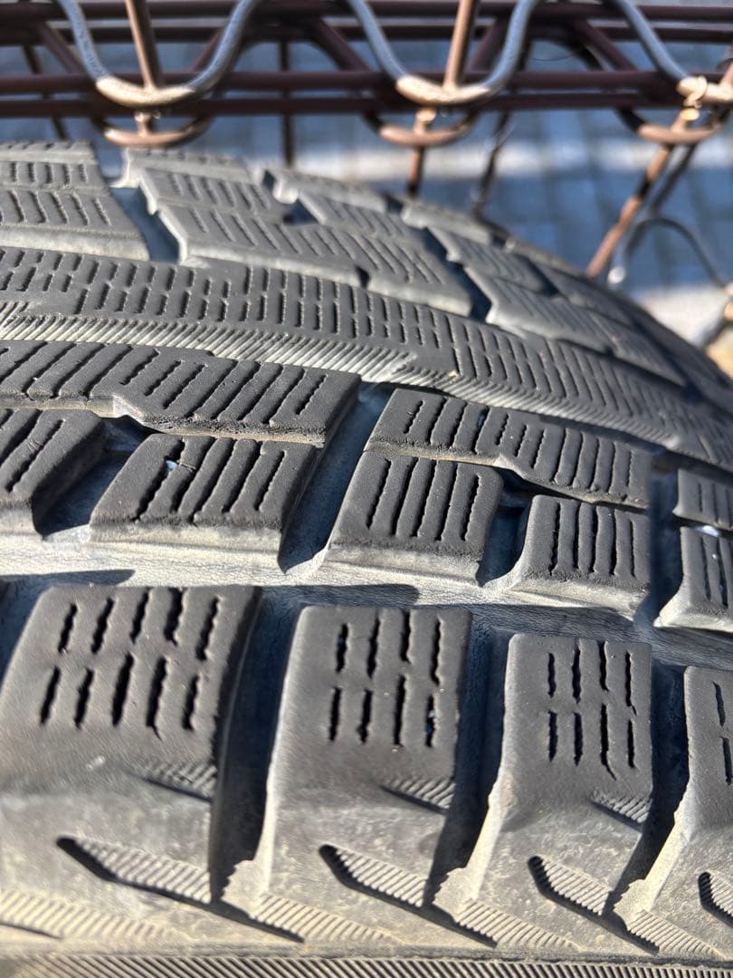 直接引取可　スタッドレスタイヤ ホイール 215/70-16 ナット付き