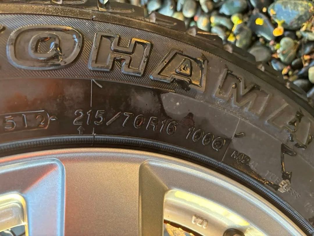 直接引取可　スタッドレスタイヤ ホイール 215/70-16 ナット付き