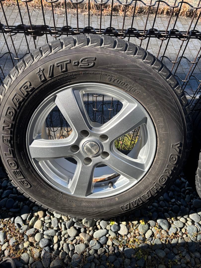直接引取可　スタッドレスタイヤ ホイール 215/70-16 ナット付き