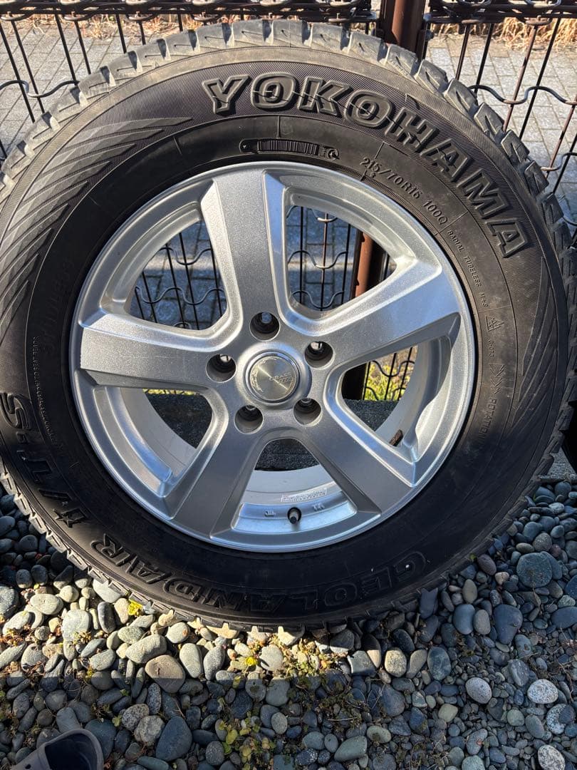 直接引取可　スタッドレスタイヤ ホイール 215/70-16 ナット付き