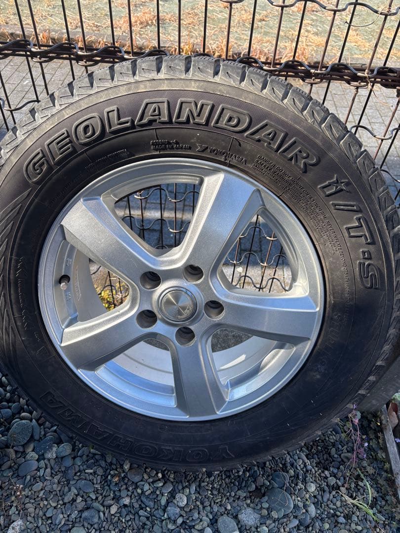 直接引取可　スタッドレスタイヤ ホイール 215/70-16 ナット付き