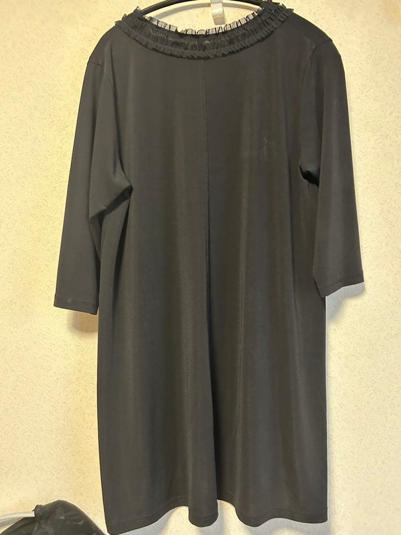 トクコ　五分袖チュニック 黒とカラフルなプリントtokuko