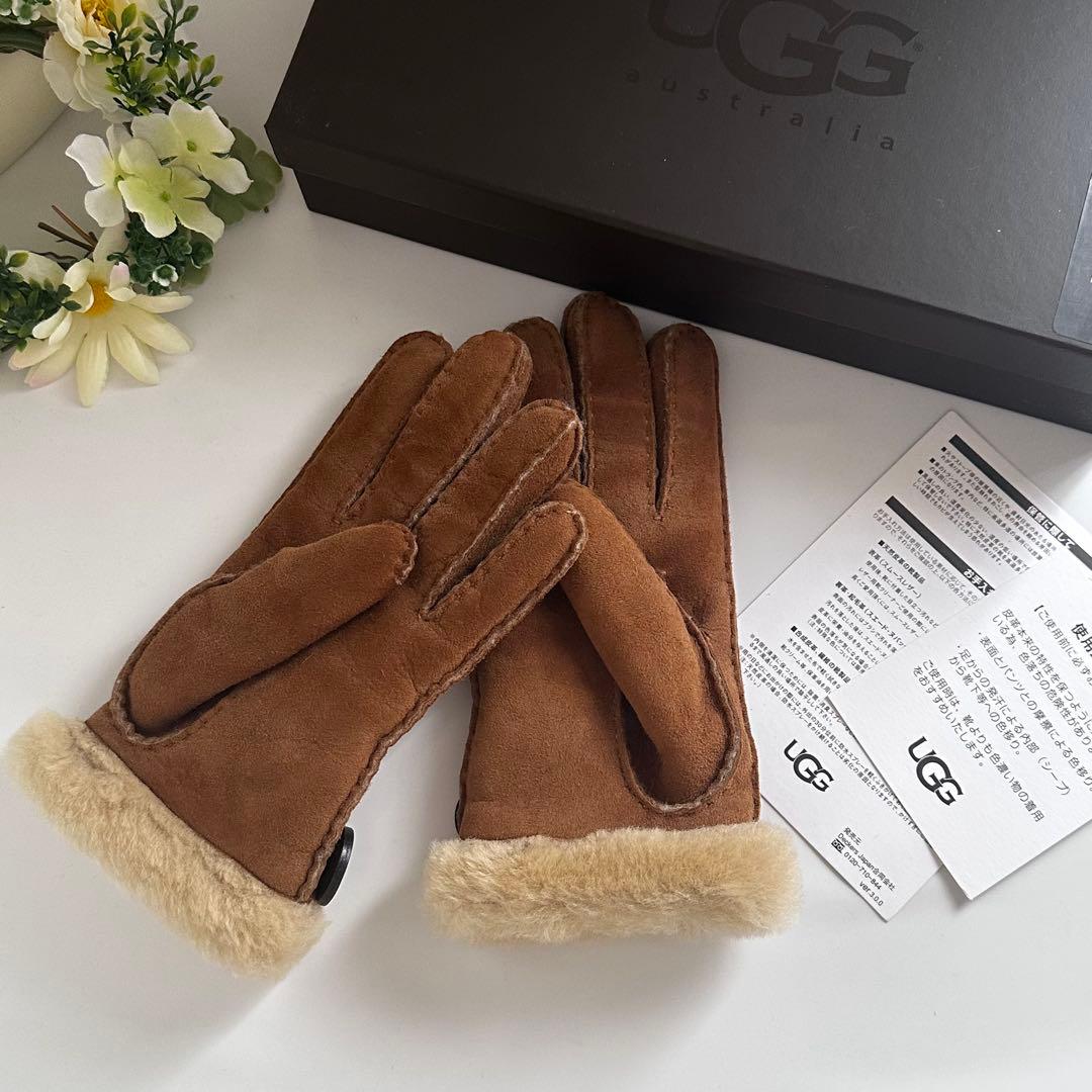 【未使用】UGG Mサイズ 羊革 手袋 グローブ ロゴ