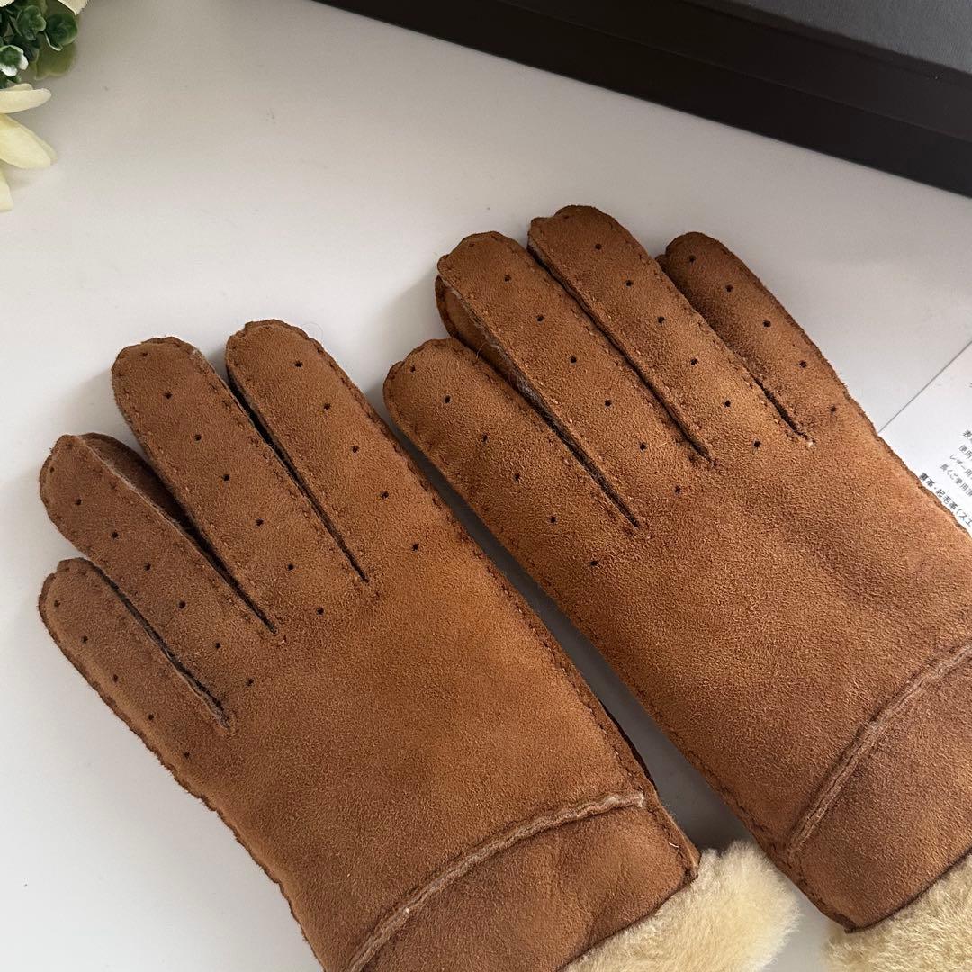 【未使用】UGG Mサイズ 羊革 手袋 グローブ ロゴ
