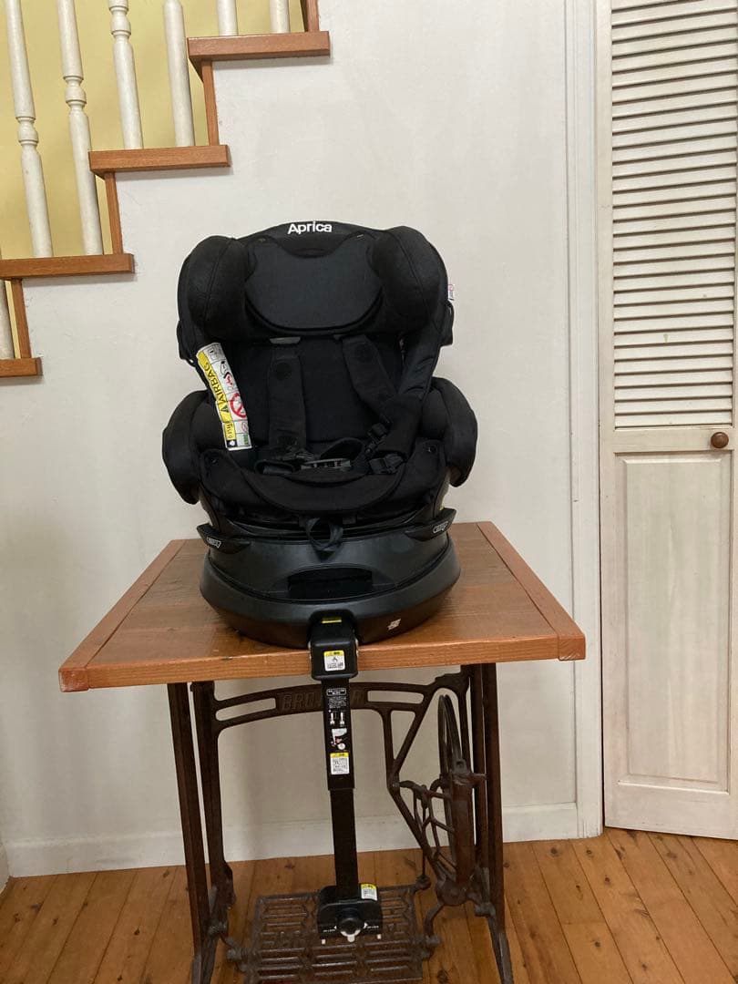 Apricaアップリカ フラディアグロウISOFIX チャイルドシート ブラック