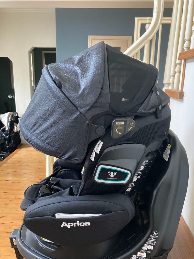 Apricaアップリカ フラディアグロウISOFIX チャイルドシート ブラック
