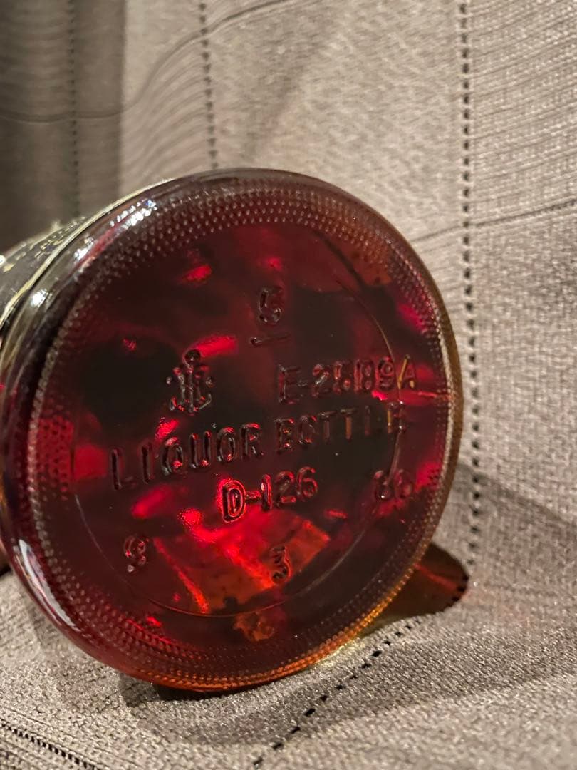 イーグルレア 10年 バーボンウイスキー 50.5% ※栓テープに破れ有