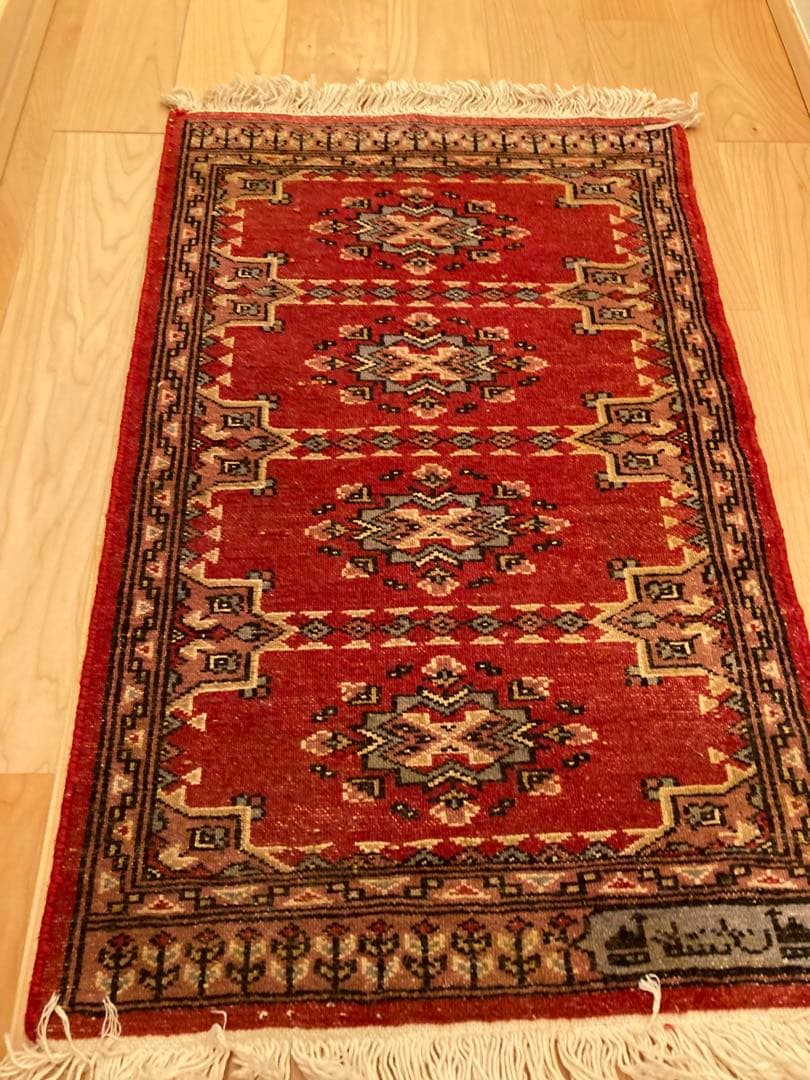 絨毯　75センチ×49センチ