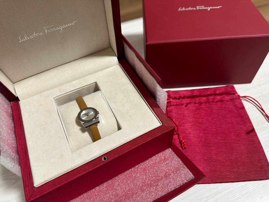 【年末セール】Ferragamo No.5 ブラウンレザー 時計(新品箱付き)