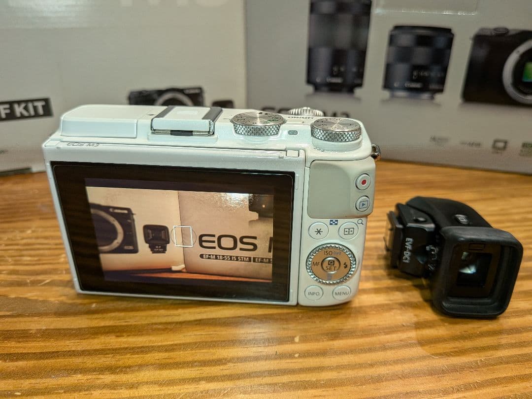 最終値下げ中！EOS M3 ダブルレンズ+単焦点F2+電子ビューファインダー