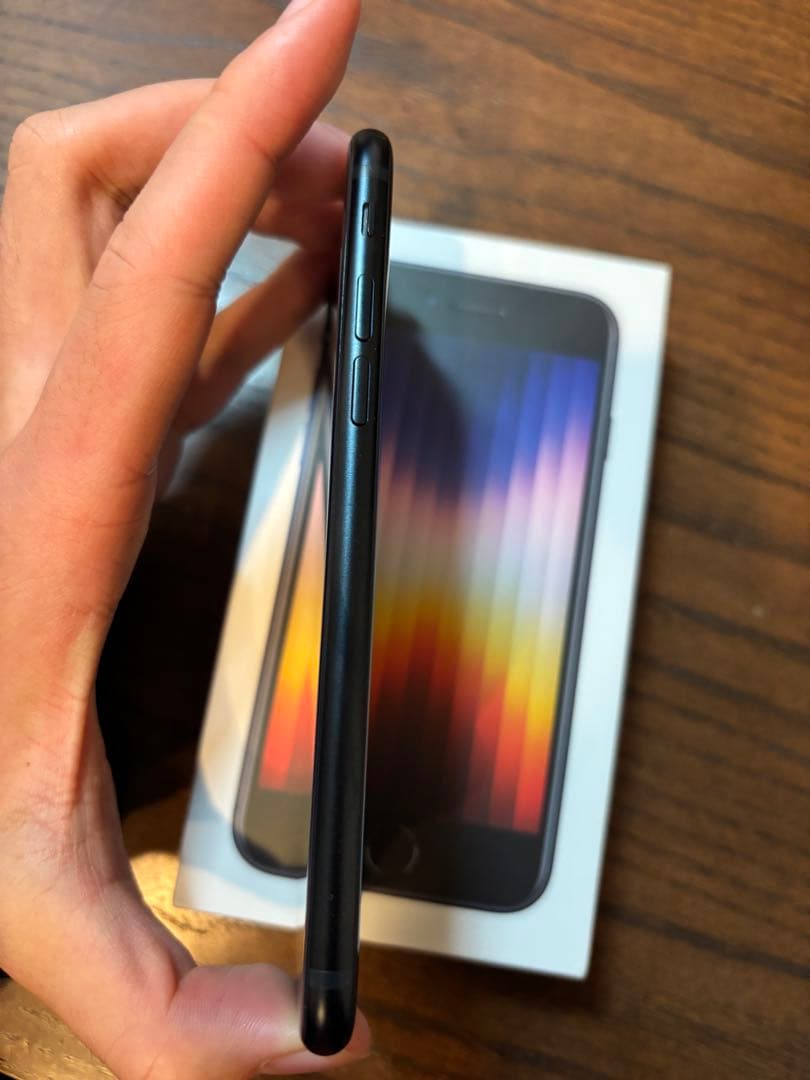 美品　Apple iPhone SE 第三世代 64GB ミッドナイト　本体