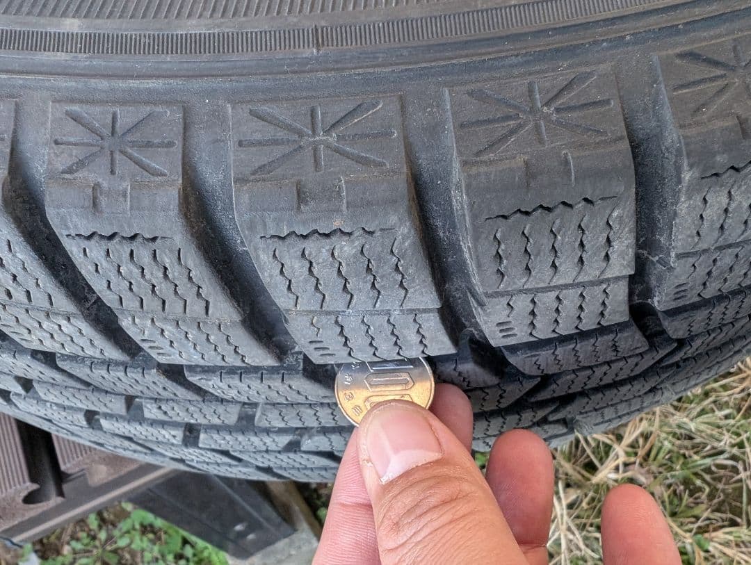 バリ溝 195/65R15 グッドイヤー スタッドレスタイヤ 引取限定です。