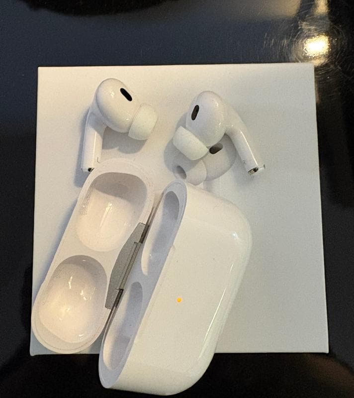 【美品】AirPods Pro 2（第2世代）USB‑Cモデル ＋ ケース付き