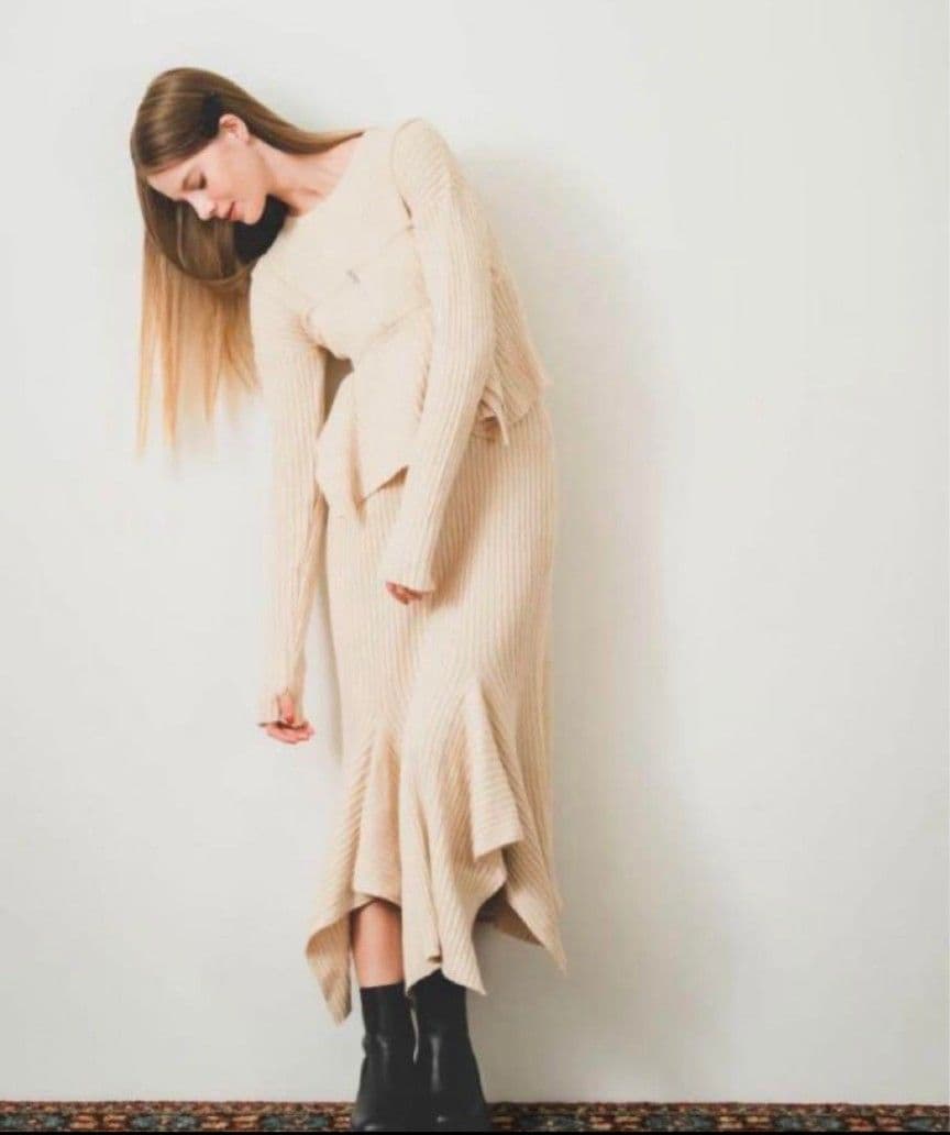 PINUE ピヌエ　ペプラムヘムニットセットアップ アイボリー