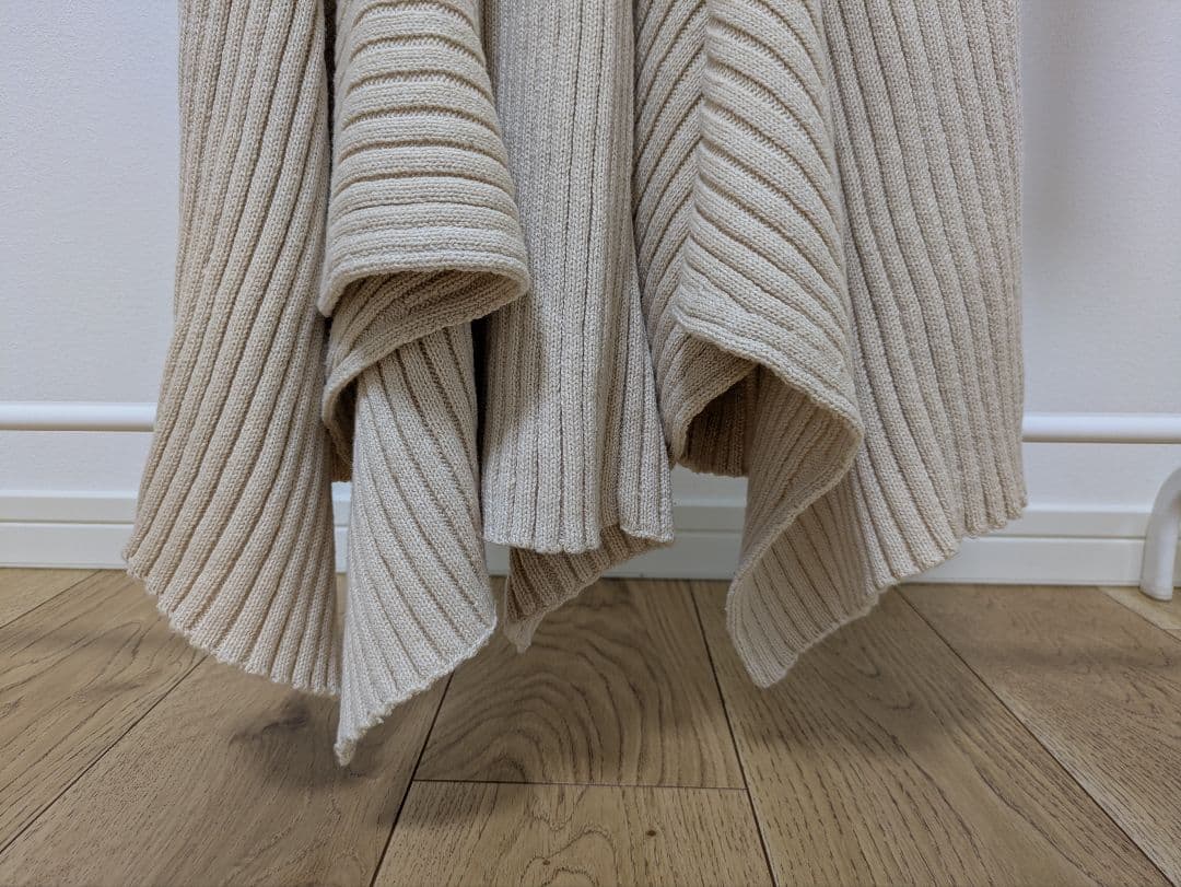 PINUE ピヌエ　ペプラムヘムニットセットアップ アイボリー