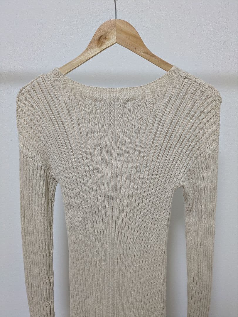 PINUE ピヌエ　ペプラムヘムニットセットアップ アイボリー