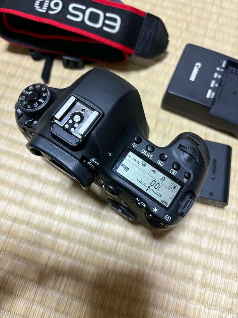 [最終価格] Canon EOS 6D 本体 + バッテリー2個 + 充電器