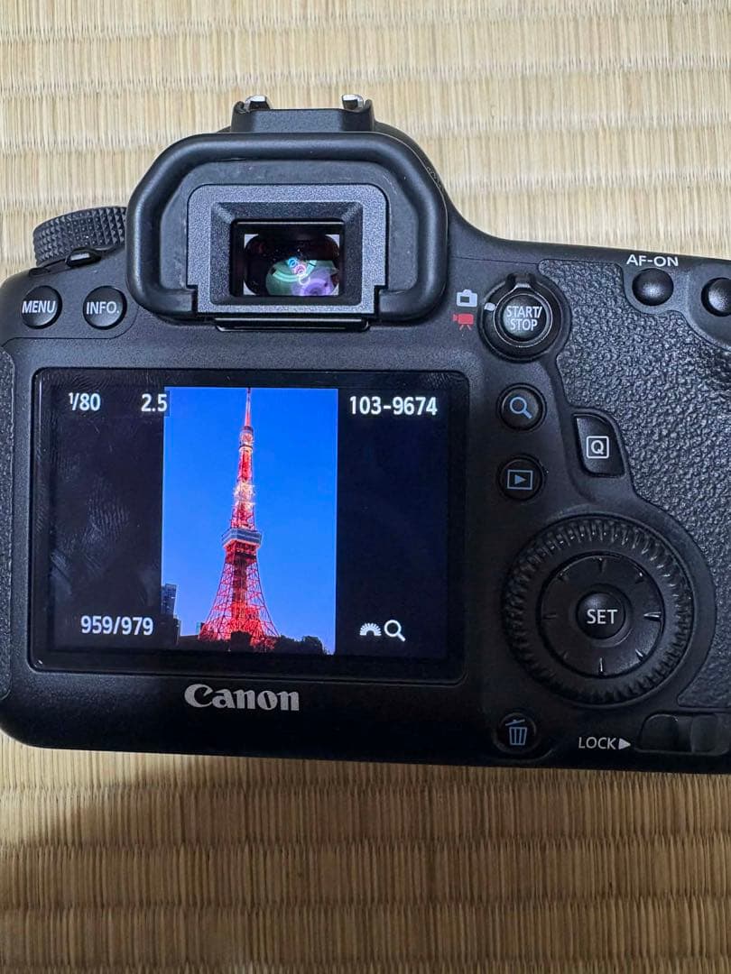 [最終価格] Canon EOS 6D 本体 + バッテリー2個 + 充電器