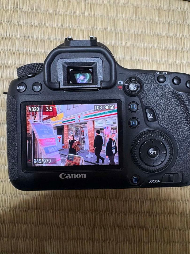 [最終価格] Canon EOS 6D 本体 + バッテリー2個 + 充電器