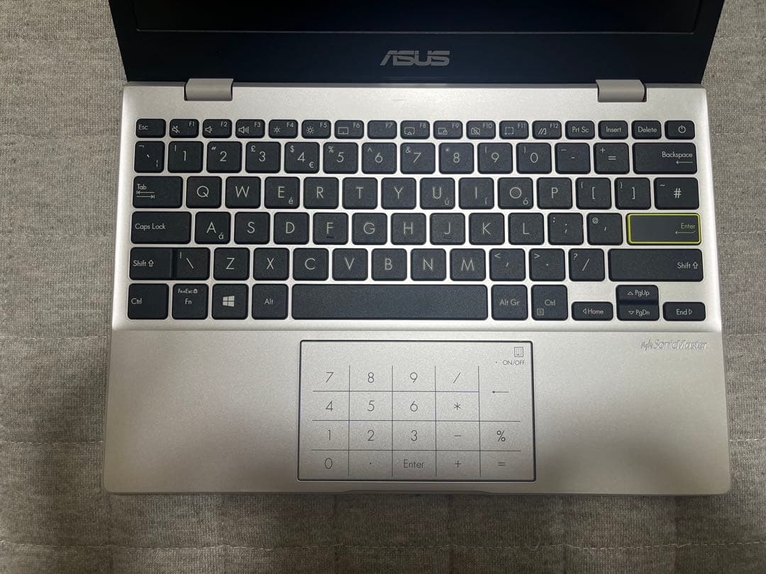 【めんたいこ】ASUSノートPC E210MA 11.6インチ