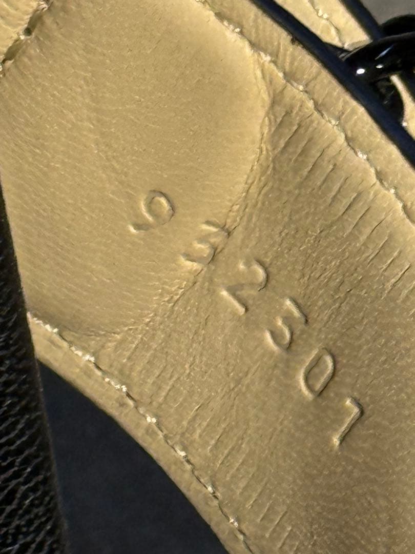 【美品】　LOEWE アナグラム トングサンダル サイズ36（23センチ相当）