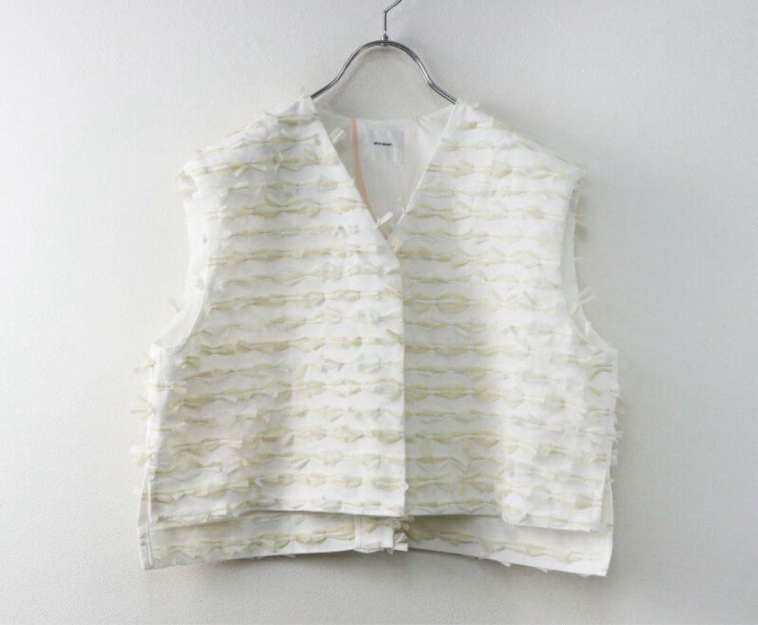 【美品】yori ミニリボンショートジレ36