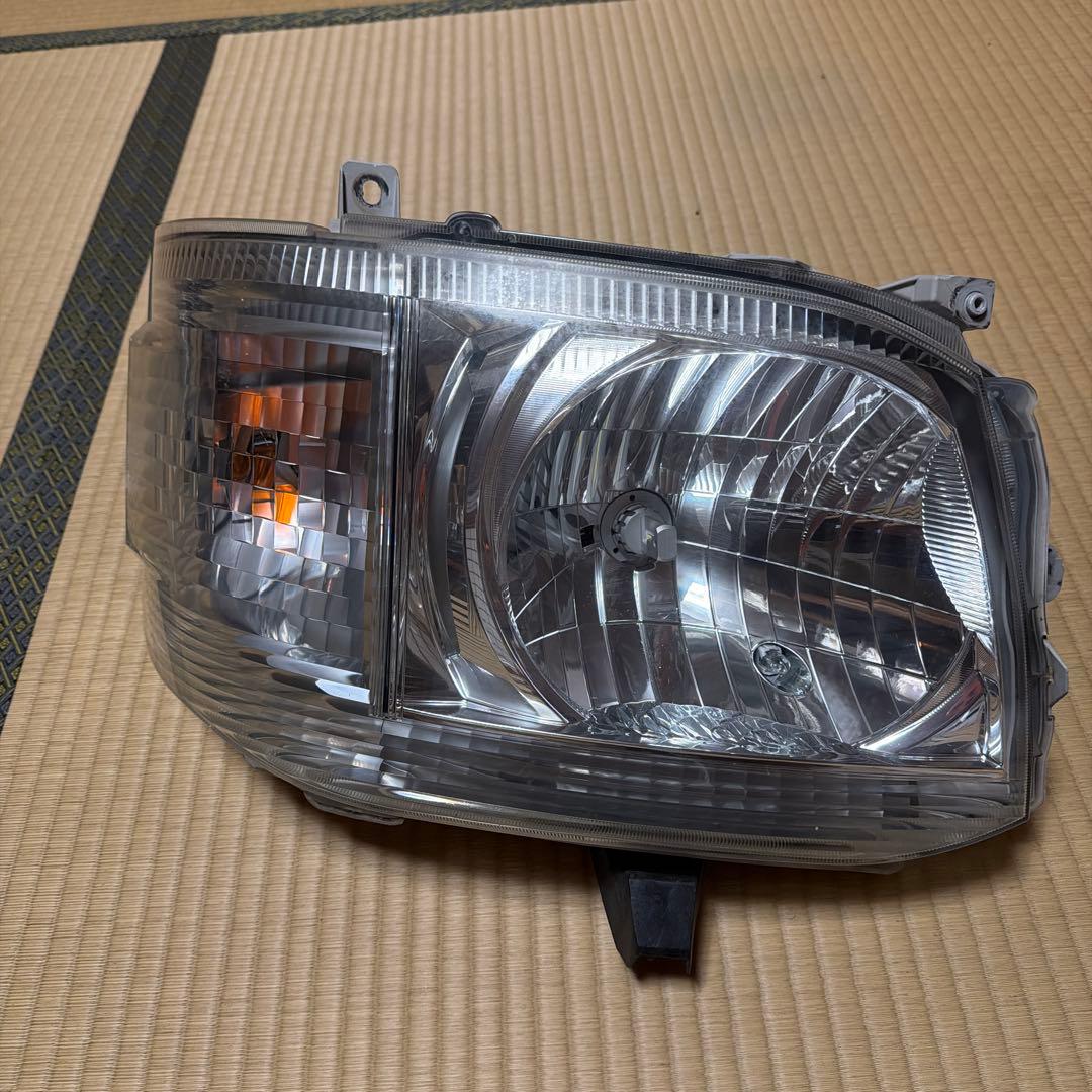 ハイエース3型ヘッドライト純正☆