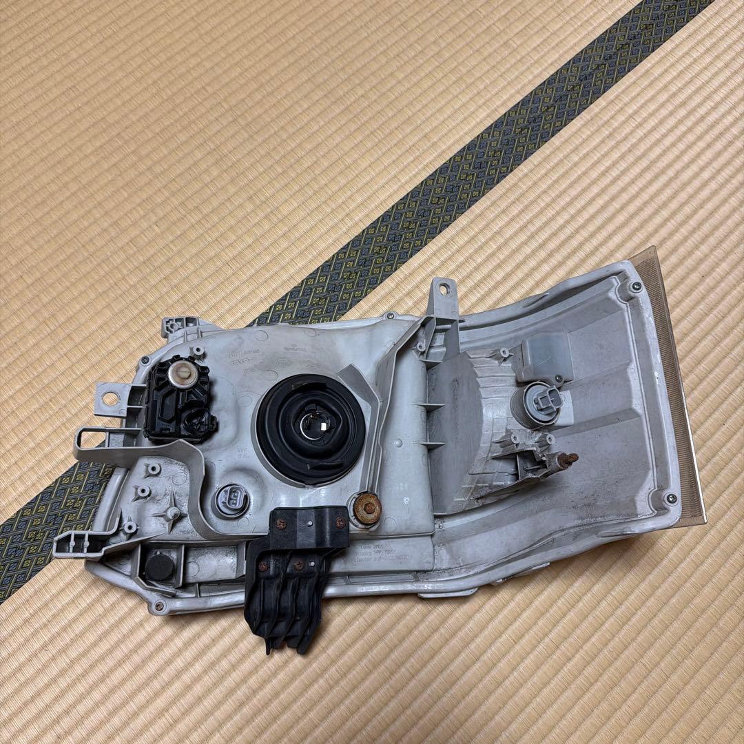 ハイエース3型ヘッドライト純正☆