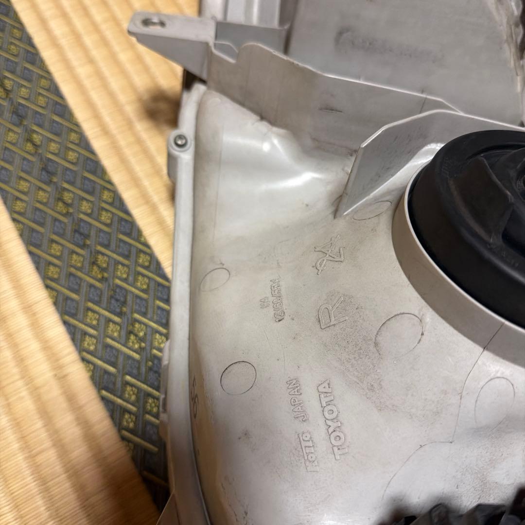 ハイエース3型ヘッドライト純正☆