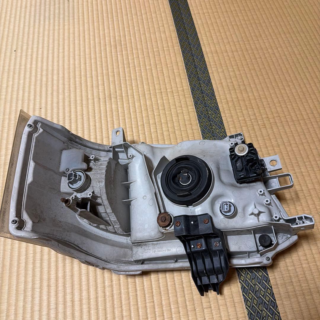 ハイエース3型ヘッドライト純正☆