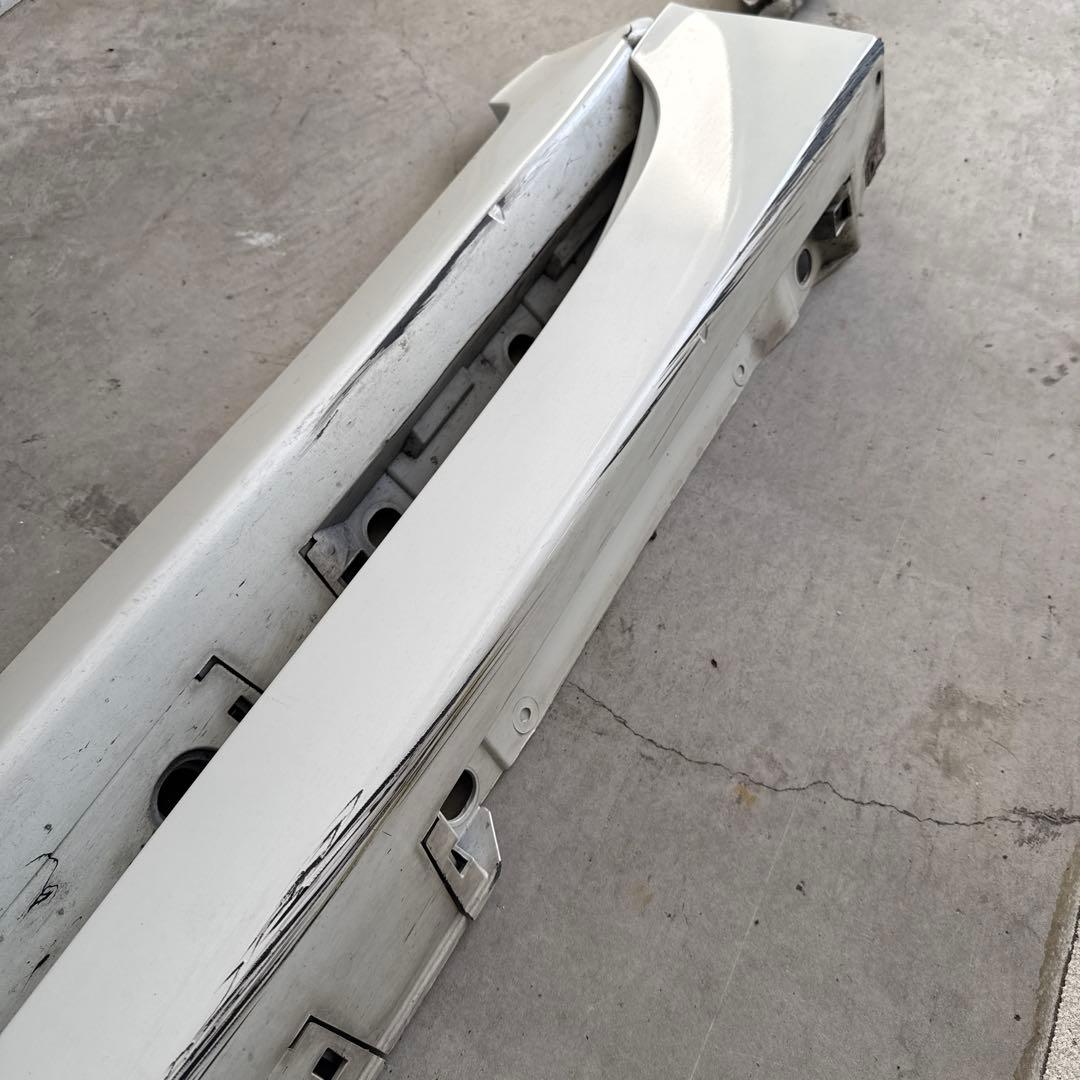 30プリウス 後期　純正左右サイドスカート