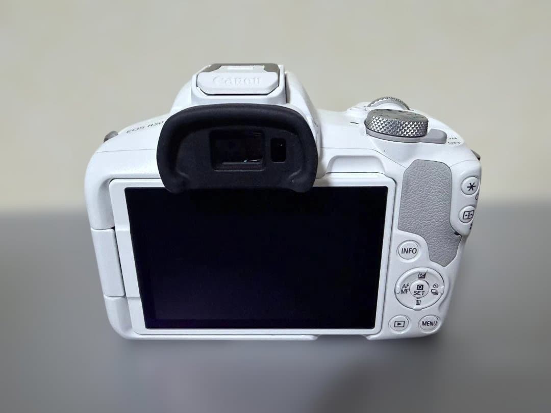 ショット数約1,100回　EOS R50 ホワイト