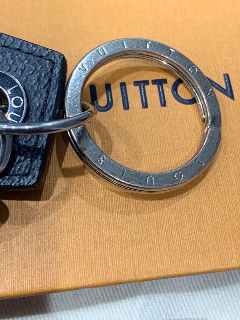 ルイヴィトン　キーリング　キーホルダー　アンシャッペ　モノグラム　黒