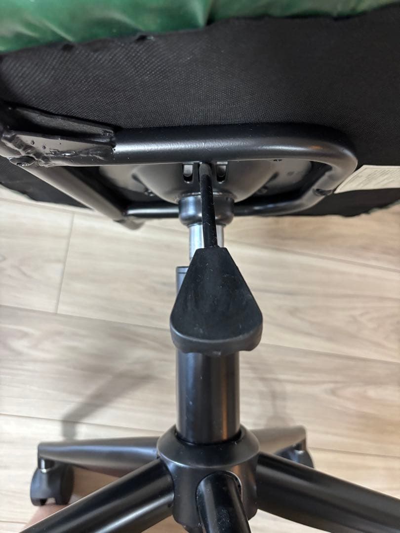 デスクチェア ヴィンテージ調 カフェ風 おしゃれ 肘.キャスター付き グリーン