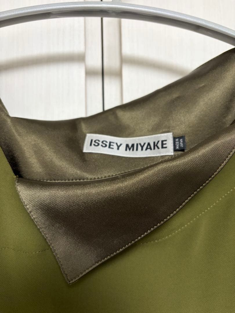 ISSEY MIYAKE オリーブ色ノースリーブワンピース