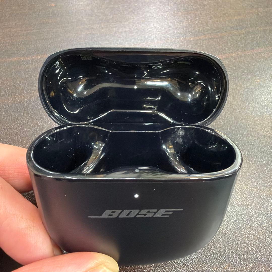 BOSE QUIETCOMFORT ULTRA EARBUDSのケースと付属品