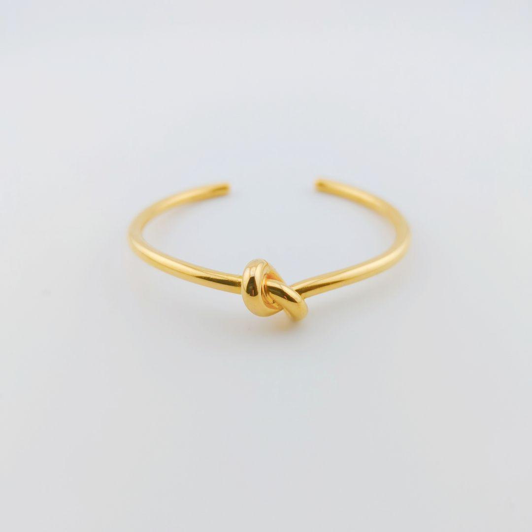 セリーヌ ノット エクストラシン バングル ゴールド