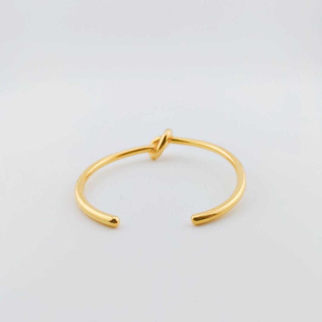 セリーヌ ノット エクストラシン バングル ゴールド