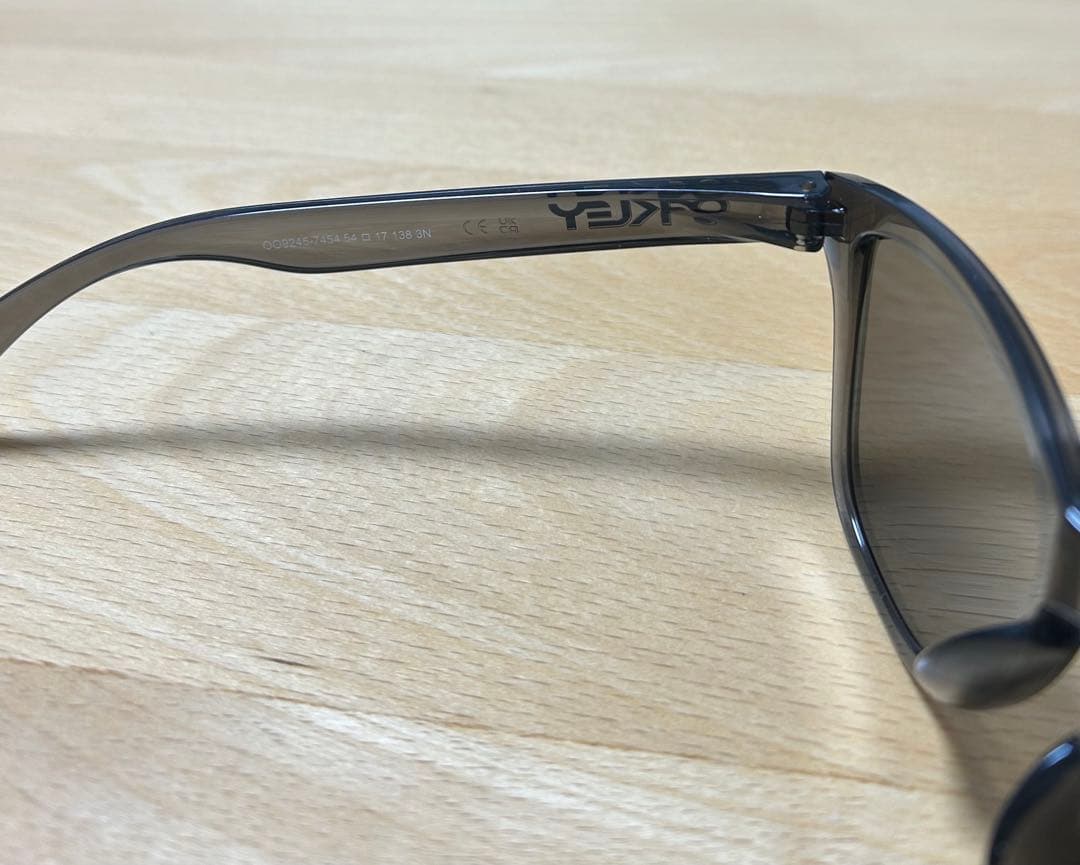 【美品】OAKLEYオークリーサングラス9245FROGSKINSフロッグスキン