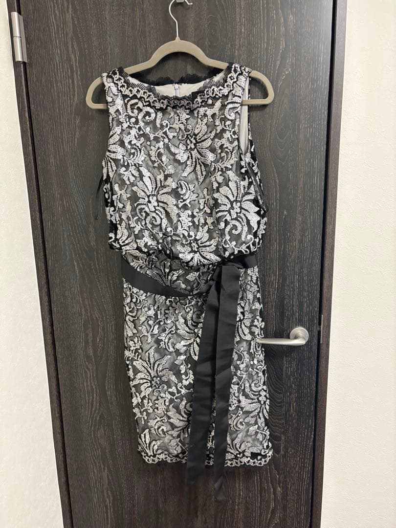 TADASHI SHOJI ノースリーブ膝丈ワンピース 8号