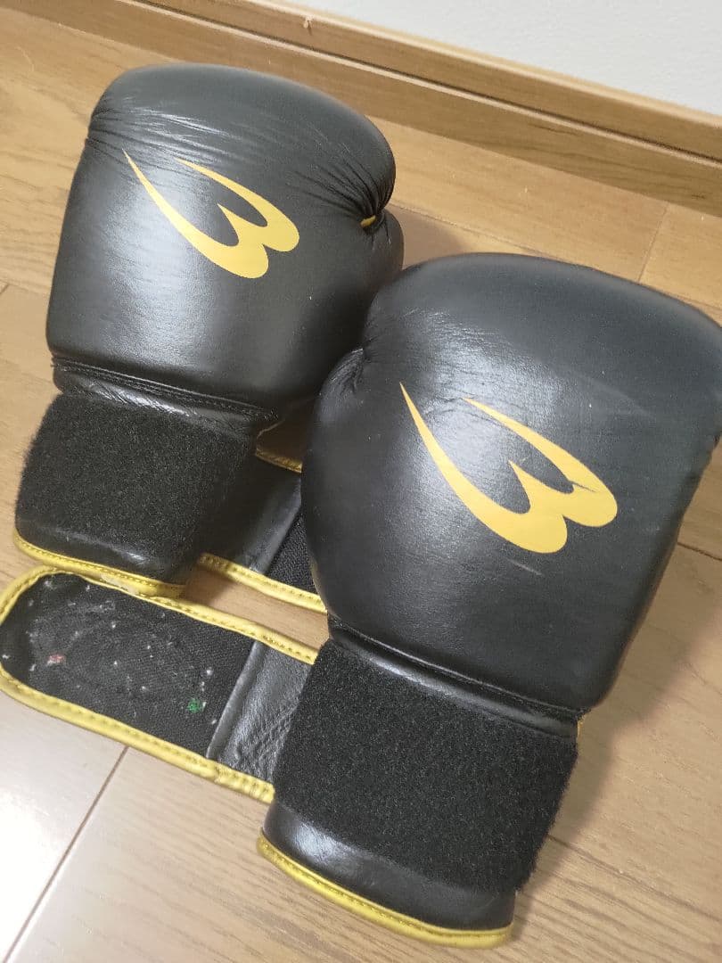 ボディメーカーボクシンググローブ 4個セット ホワイト ブラック